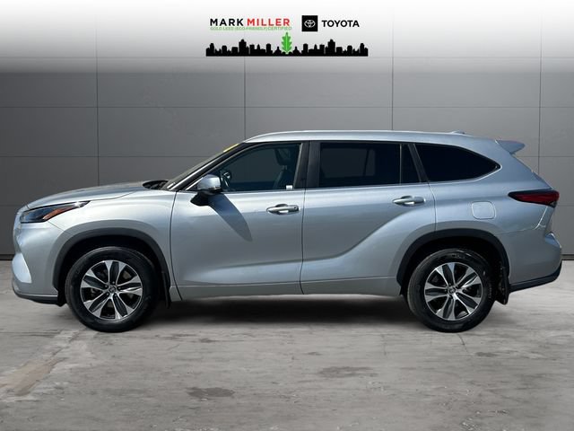 Used 2023 Toyota Highlander XLE AWD/4WD image 2