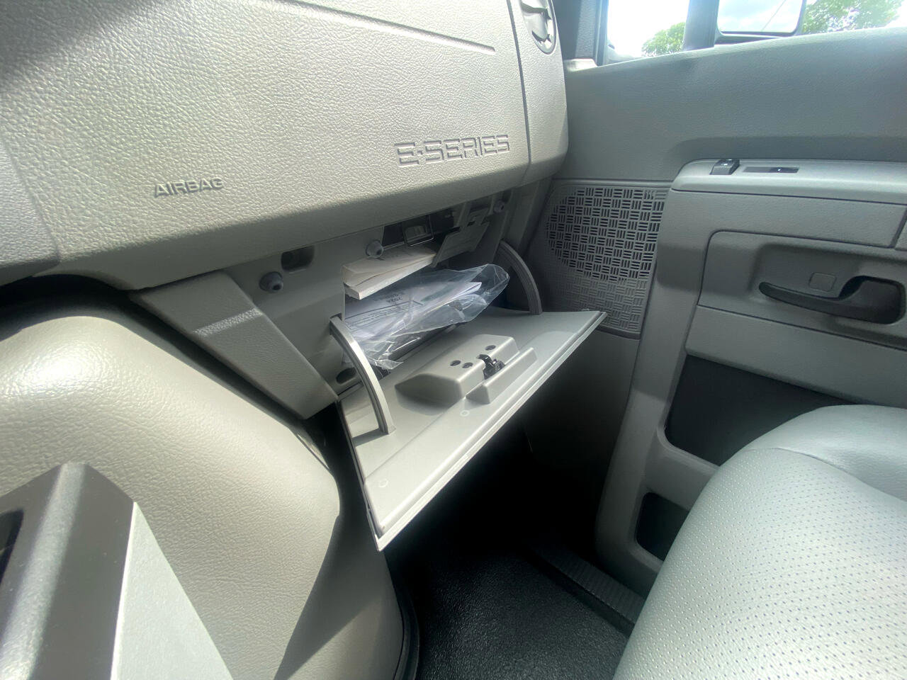 Used 2024 Ford E-350 and Econoline 350 Super Duty w/ Power Windows & Locks Group image 36