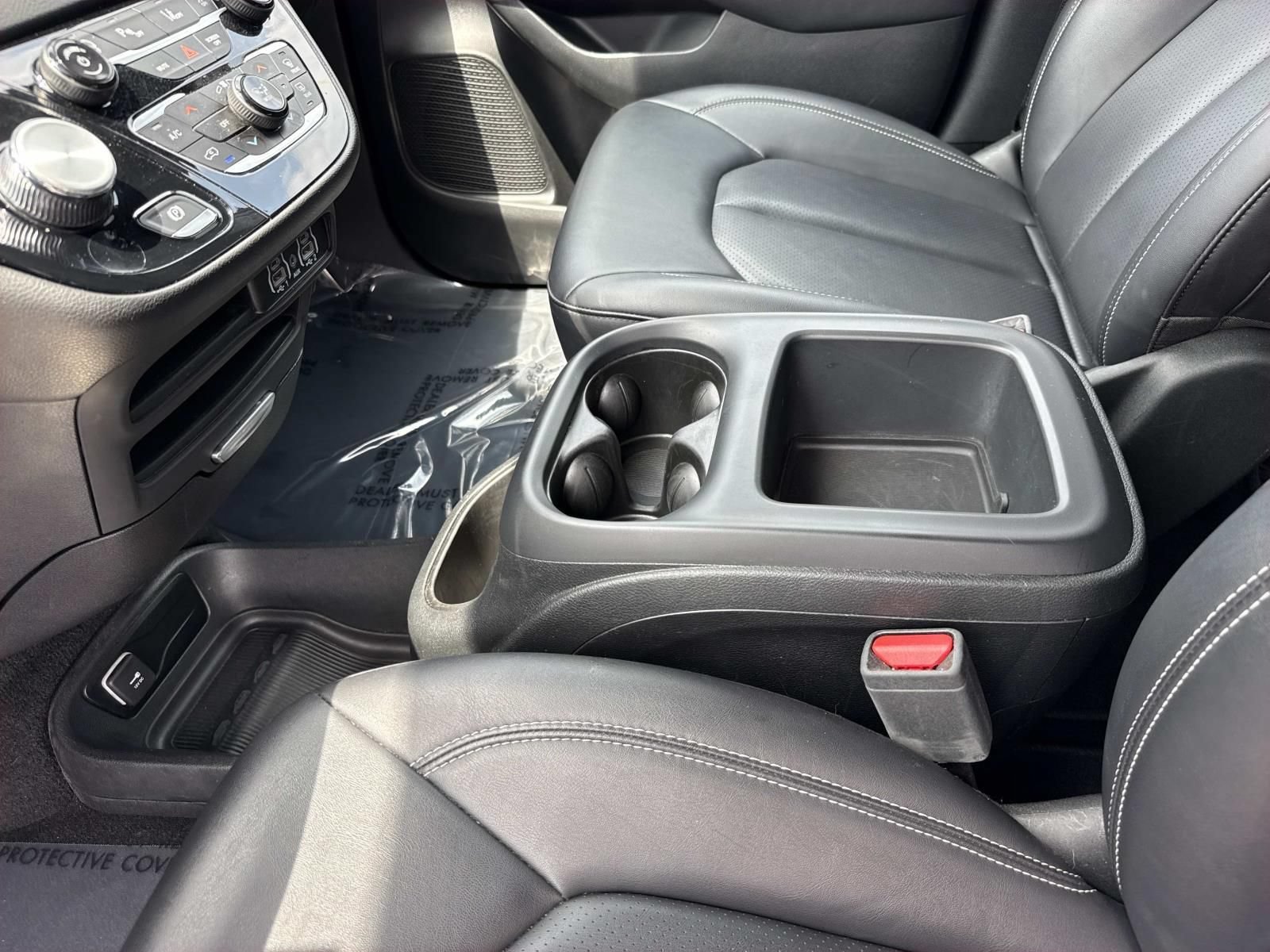 Used 2025 Chrysler Pacifica Select FWD image 21