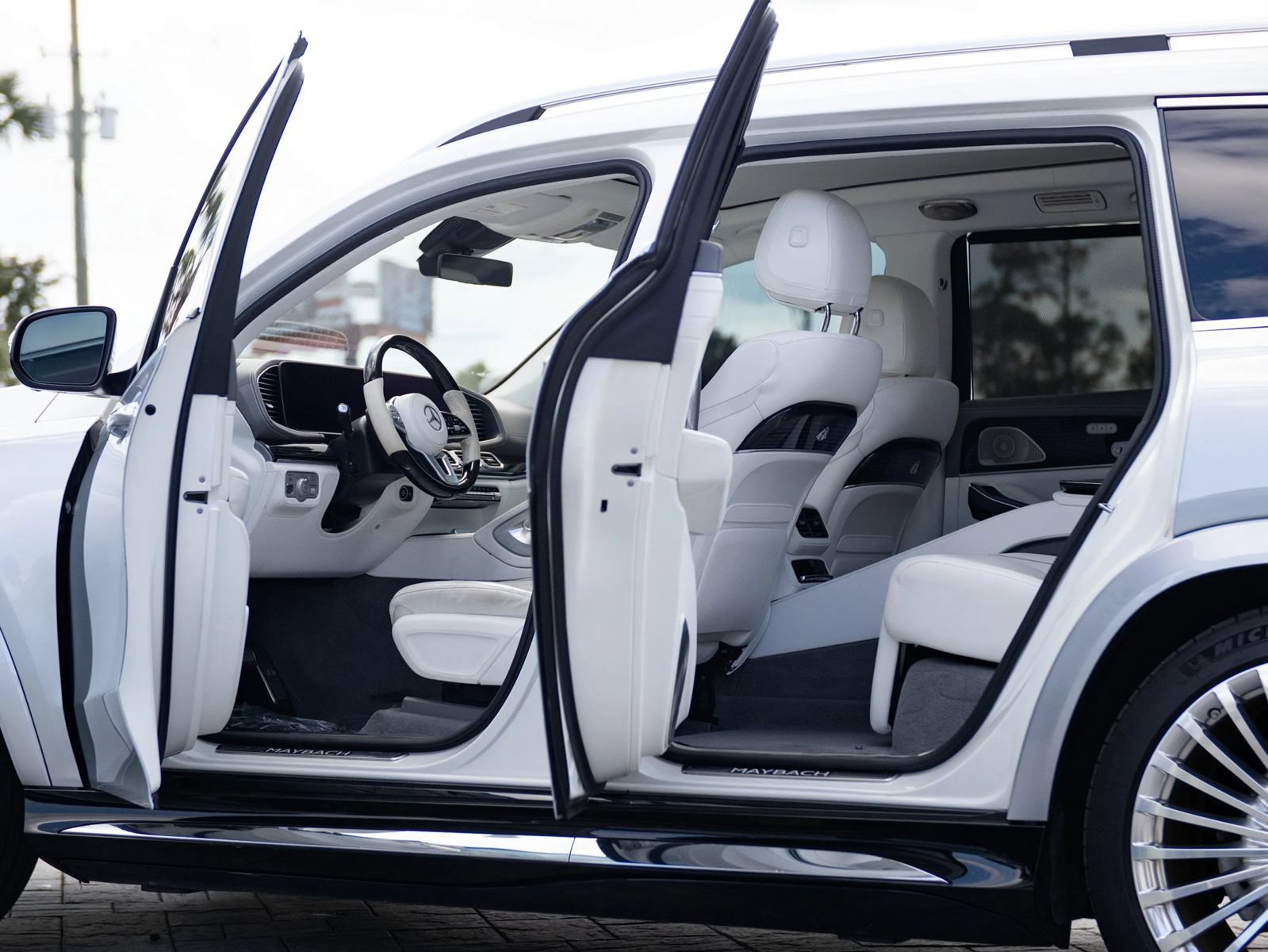 Used 2022 Mercedes-Benz Maybach GLS 600 4MATIC image 20