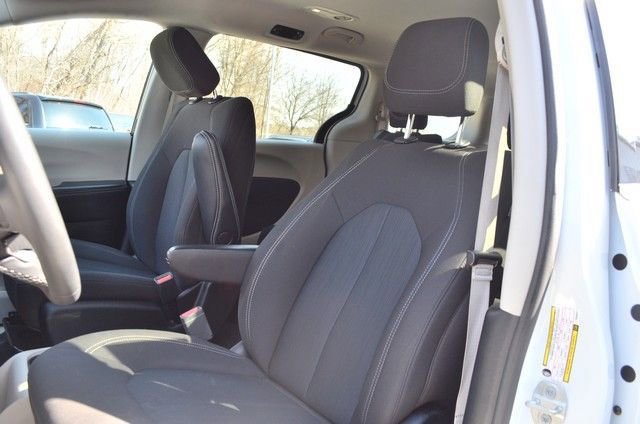 Used 2023 Chrysler Voyager LX image 18