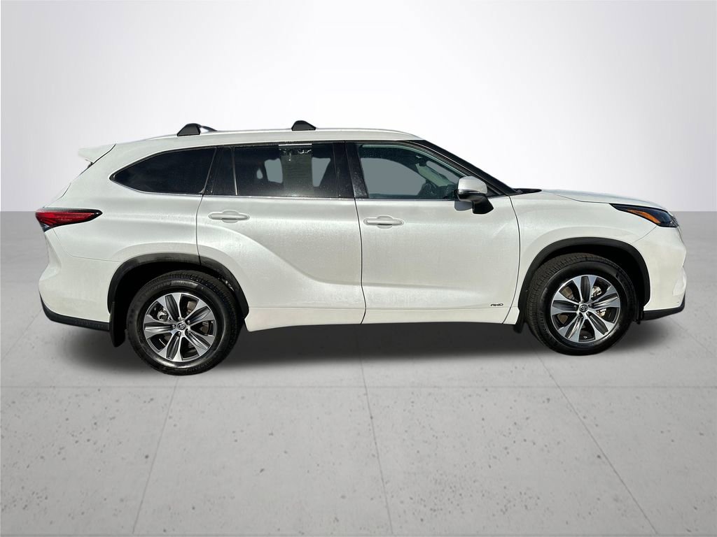 Used 2022 Toyota Highlander XLE image 6