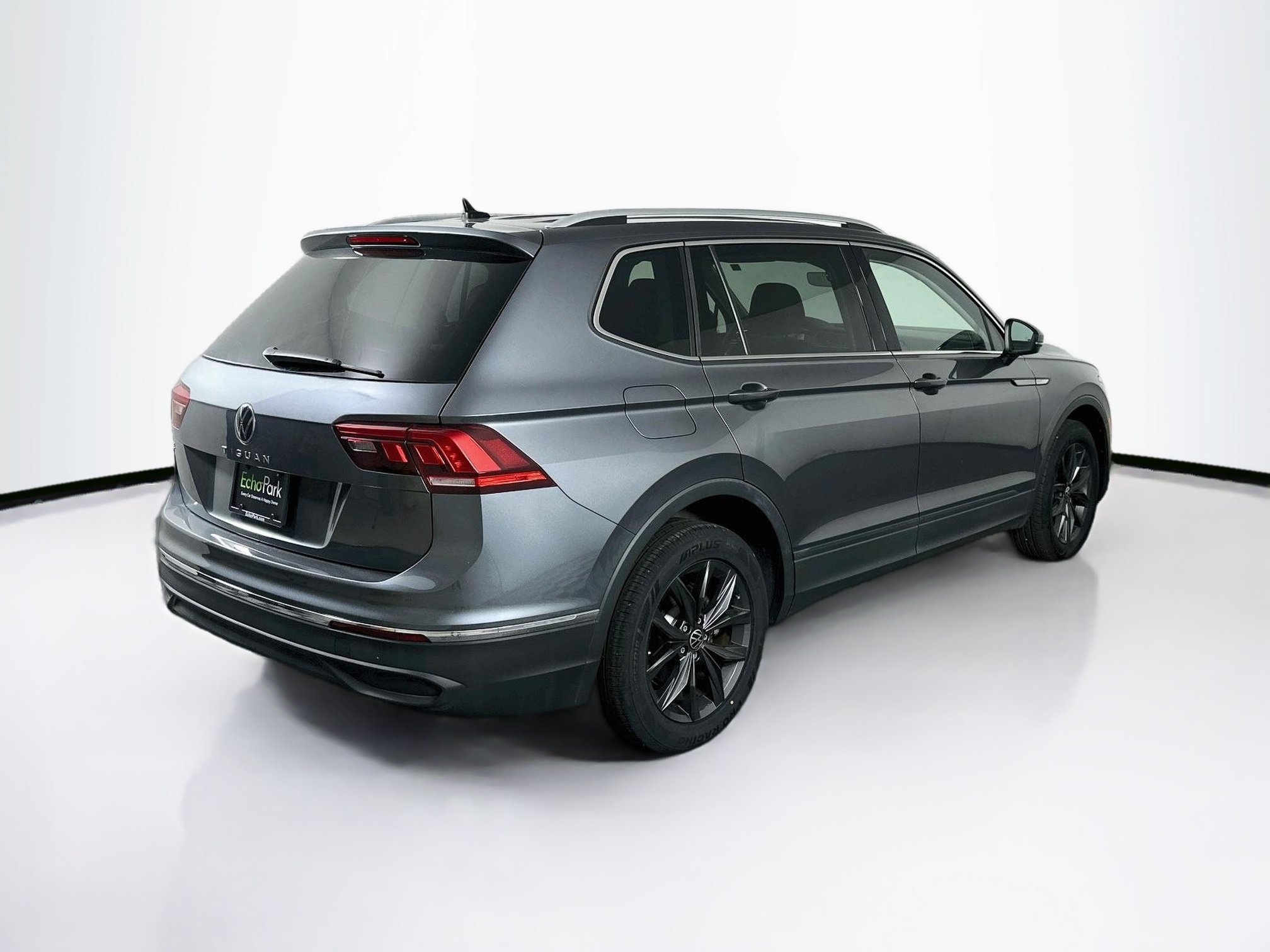 Used 2022 Volkswagen Tiguan SE FWD image 9