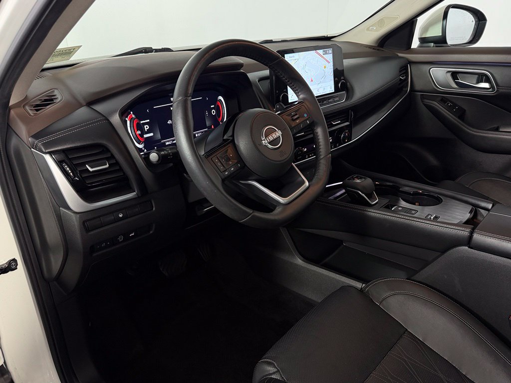 Used 2023 Nissan Rogue Platinum FWD image 11