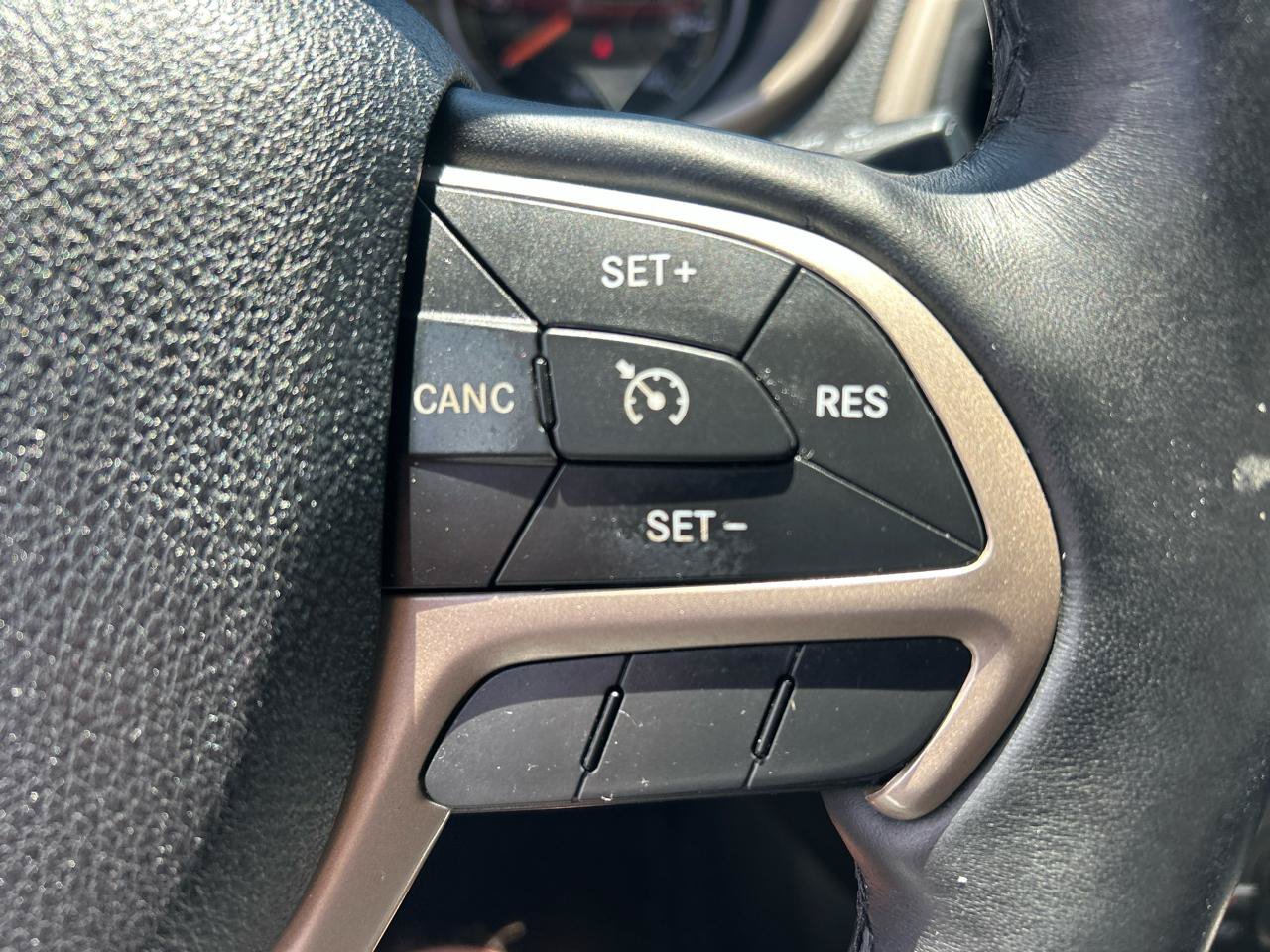 Used 2015 Jeep Cherokee Limited w/ Luxury Group AWD/4WD image 20