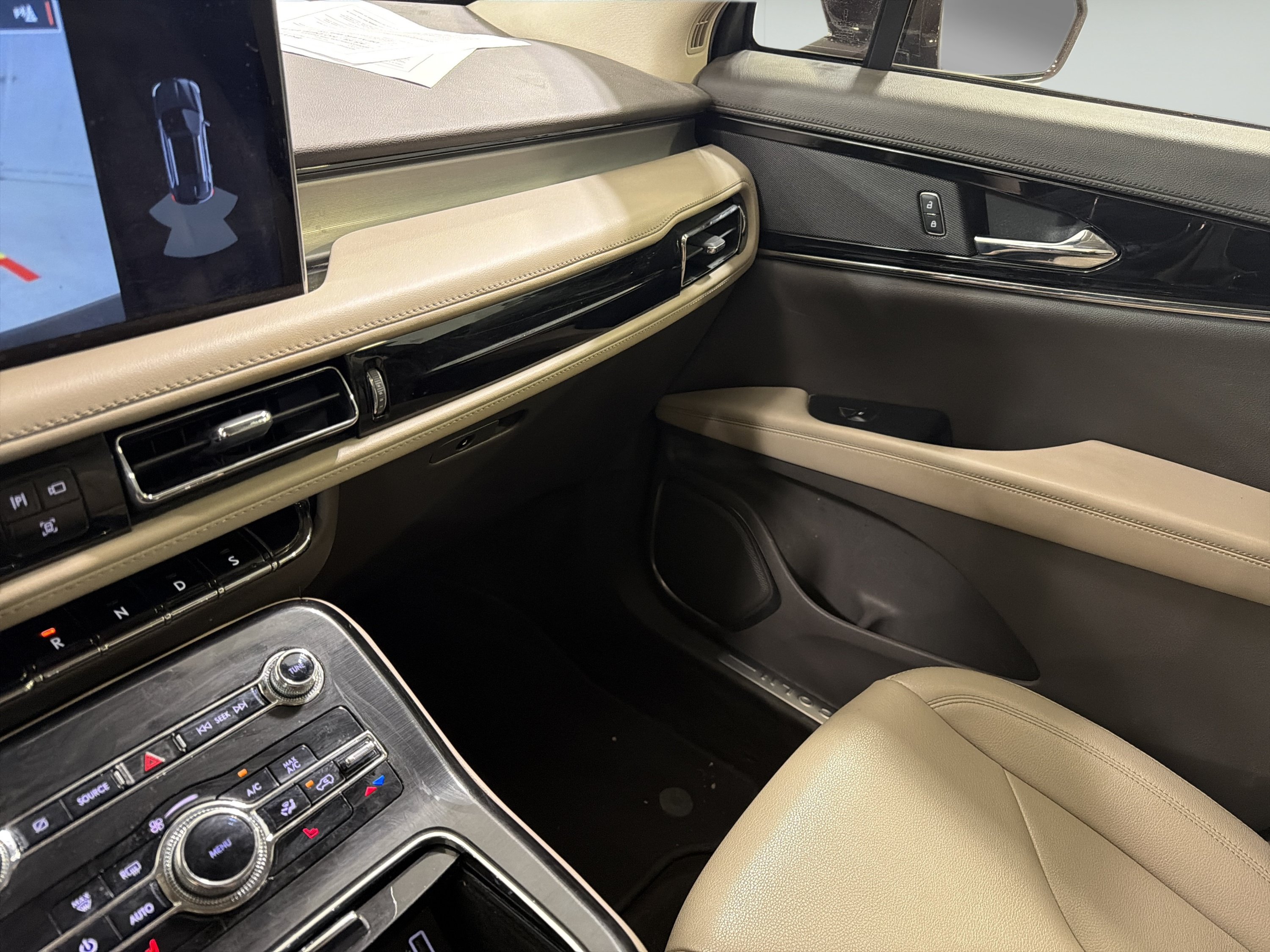 Used 2022 Lincoln Nautilus FWD image 18
