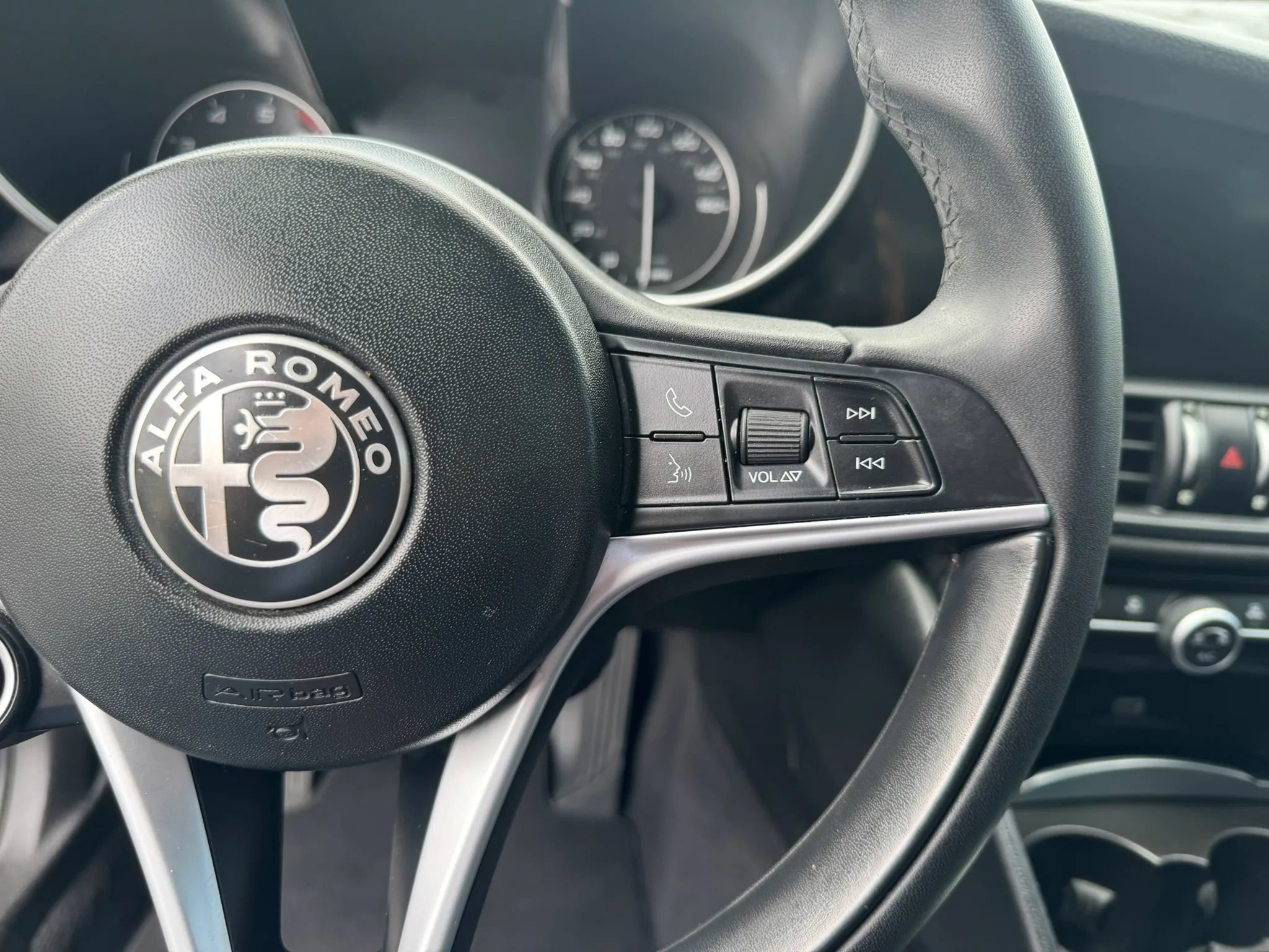 Used 2019 Alfa Romeo Giulia w/ Nero Edizione RWD image 9