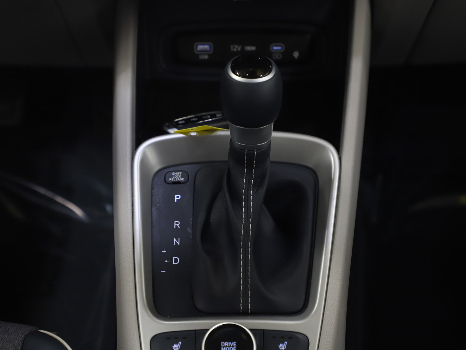 Certified 2023 Hyundai Venue Limited w/ Cargo Package image 19