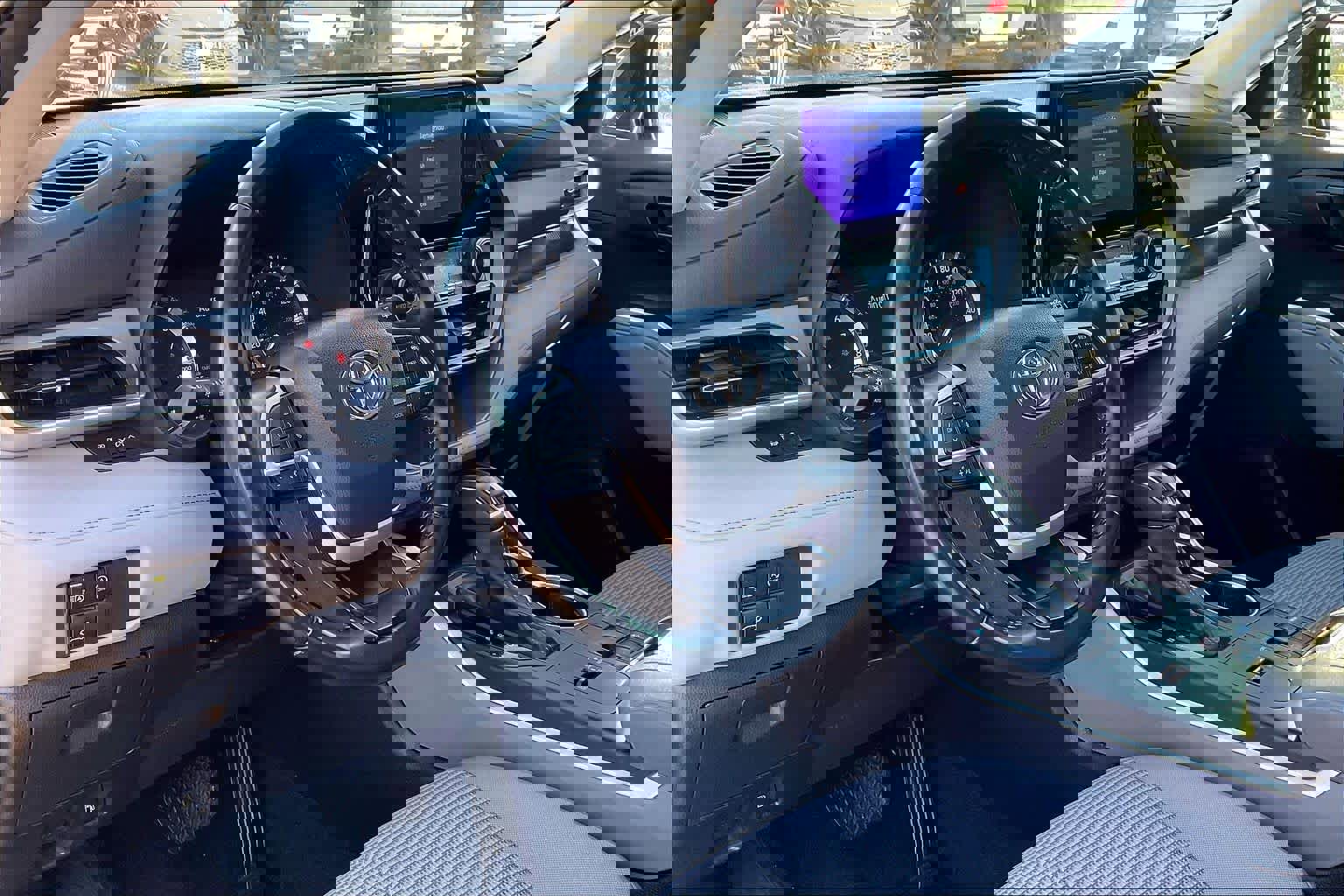 Used 2023 Toyota Highlander LE image 16