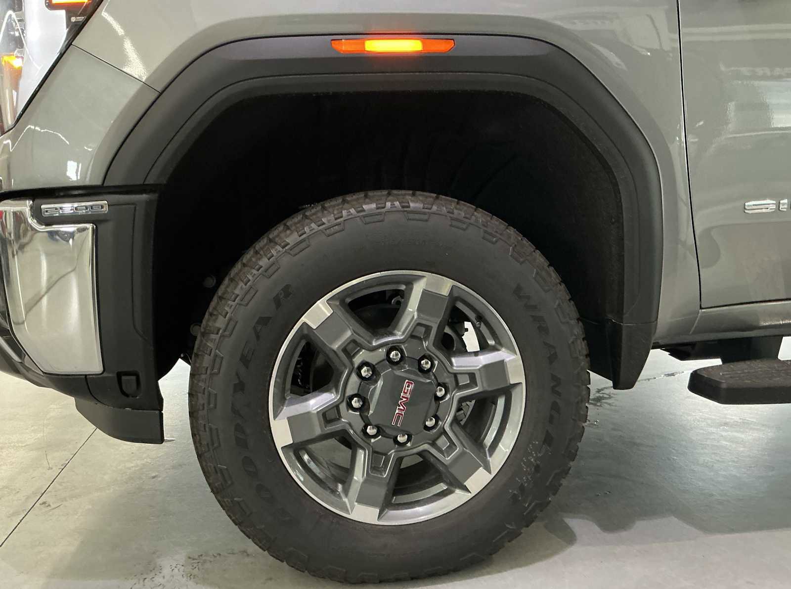 New 2026 GMC Sierra 2500 SLT w/ SLT Premium Package image 32