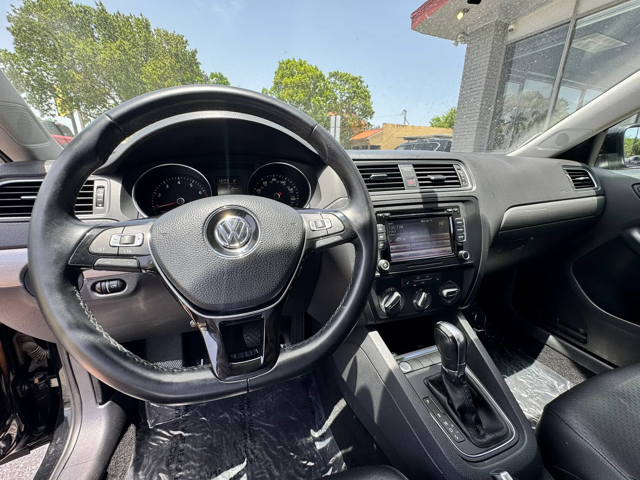 Used 2015 Volkswagen Jetta Sport FWD image 25