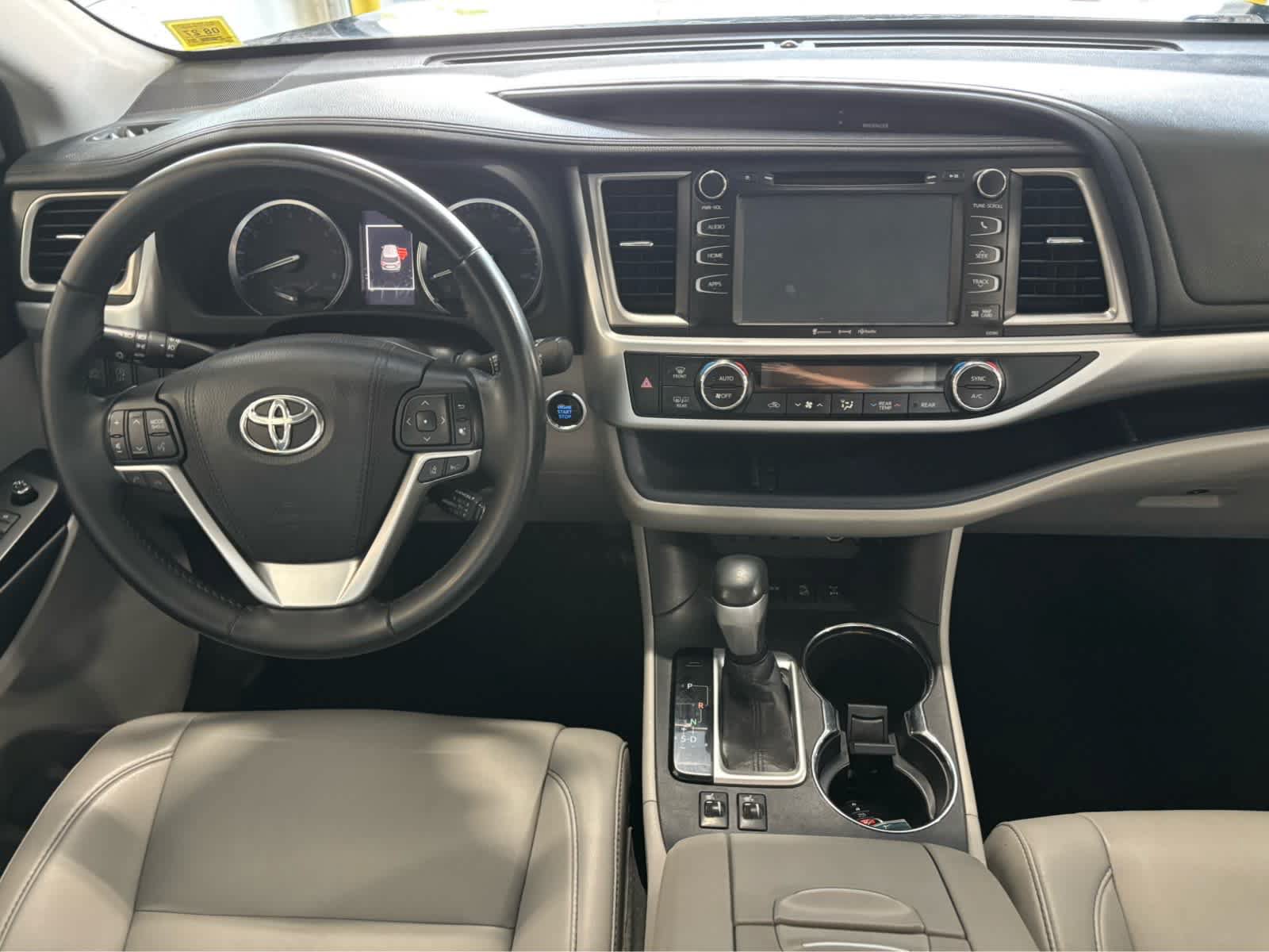 Used 2019 Toyota Highlander XLE AWD/4WD image 18