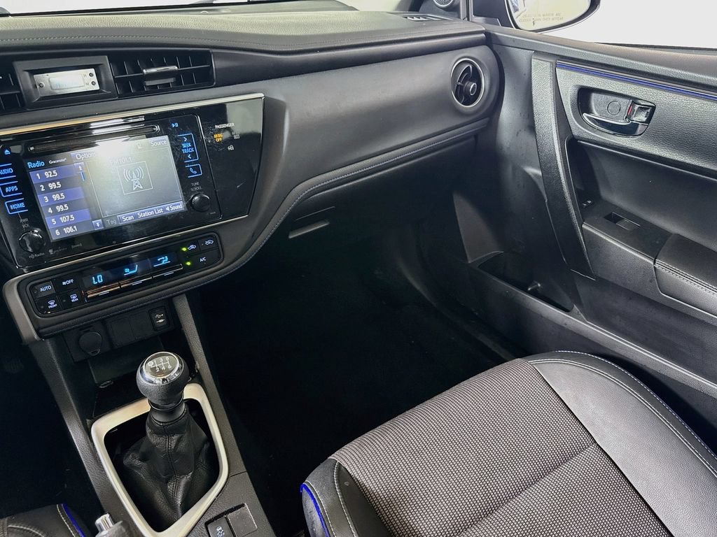 Used 2017 Toyota Corolla SE w/ Carpet Mat Package (TMS) FWD image 22