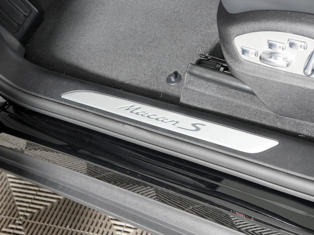 New 2026 Porsche Macan S AWD/4WD image 18