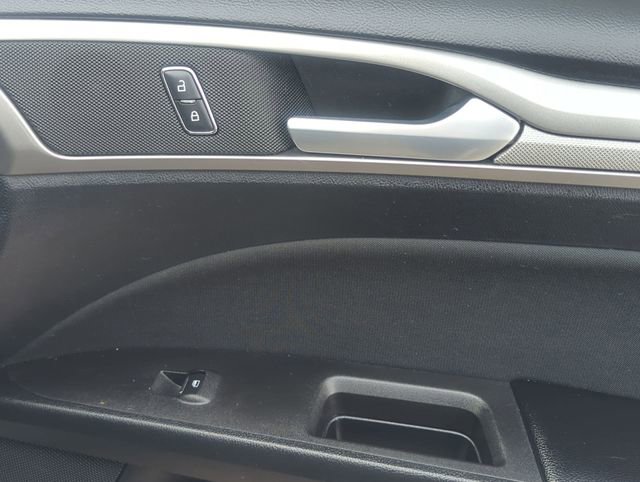 Used 2020 Ford Fusion SE image 27