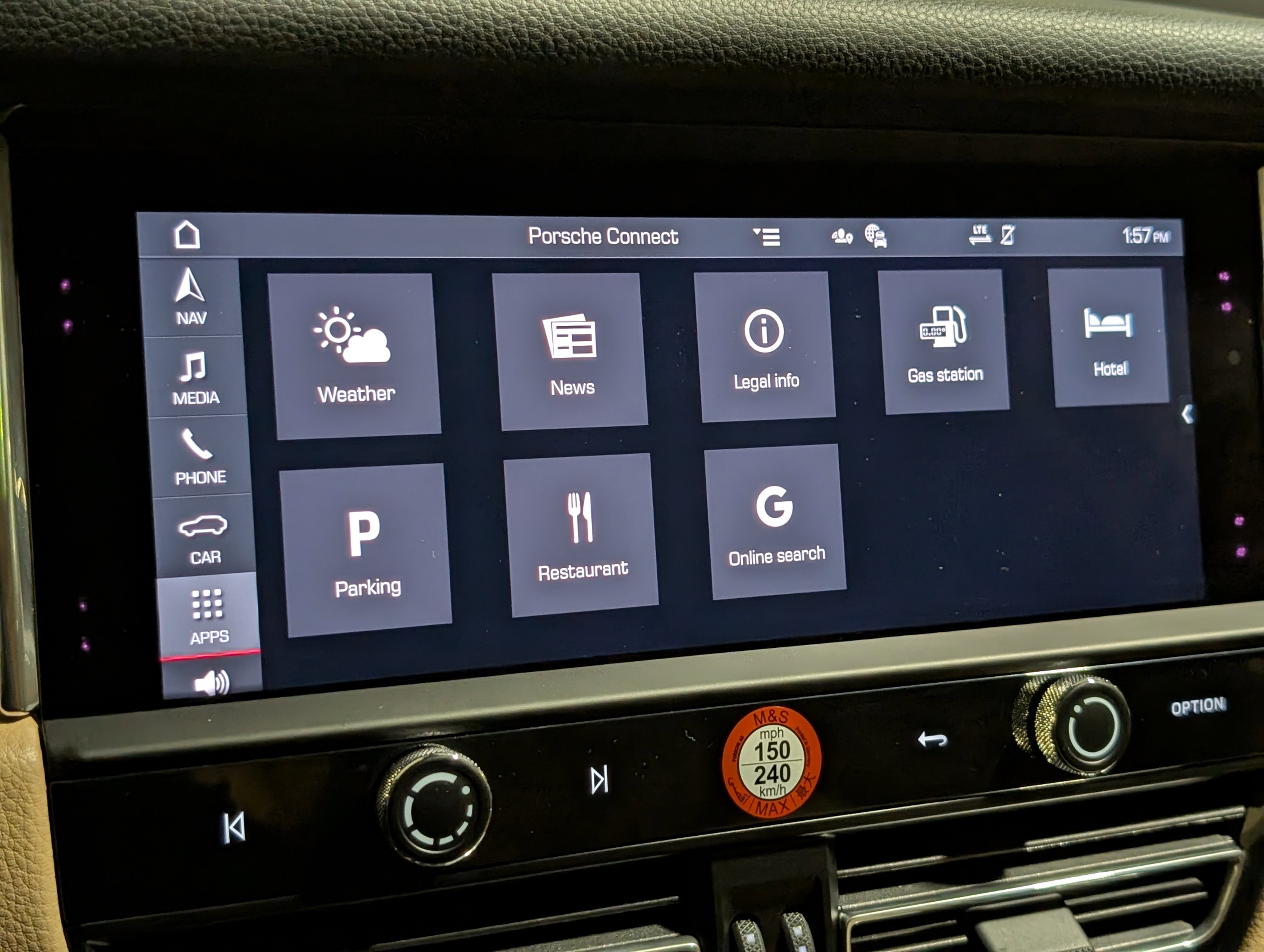 Certified 2025 Porsche Macan image 37