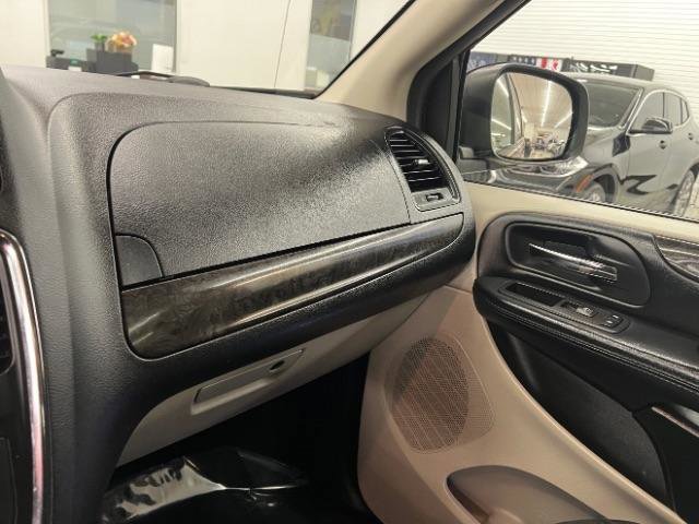 Used 2016 Dodge Grand Caravan SXT image 17