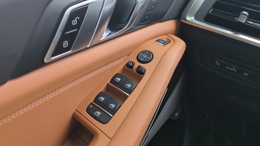 New 2026 BMW X5 xDrive50e image 31