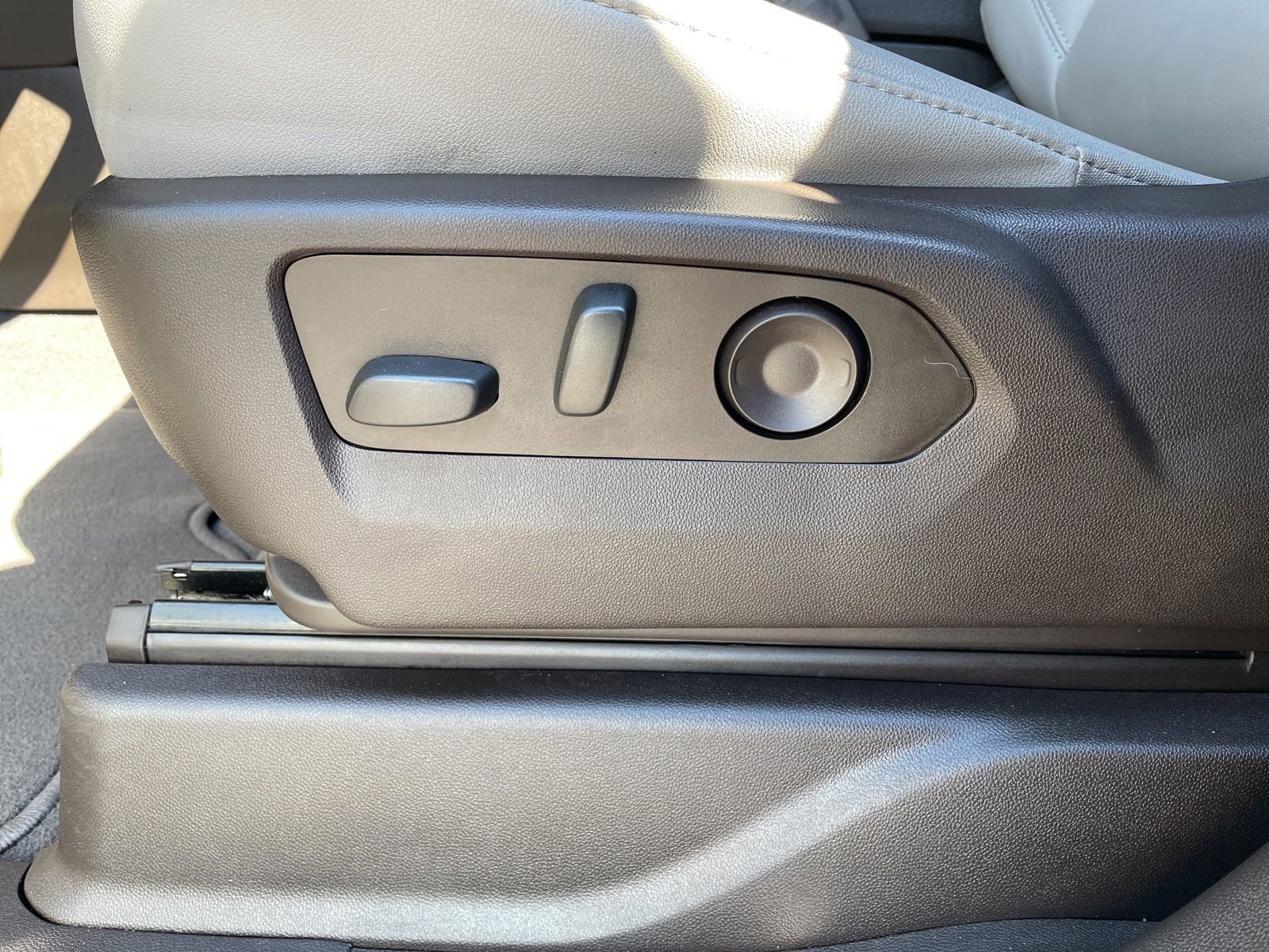 Used 2023 Chevrolet Tahoe Z71 w/ Luxury Package image 12