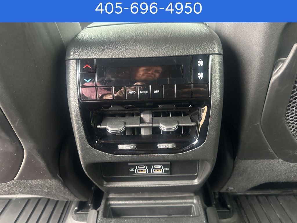 Used 2025 Jeep Grand Cherokee L Laredo image 26