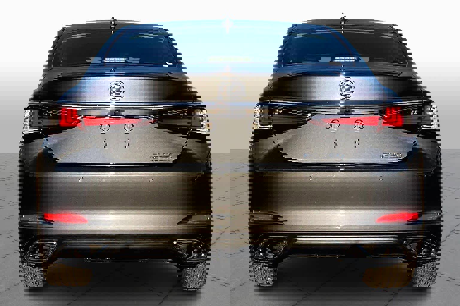 Used 2025 Lexus ES 350 w/ Premium Package image 4