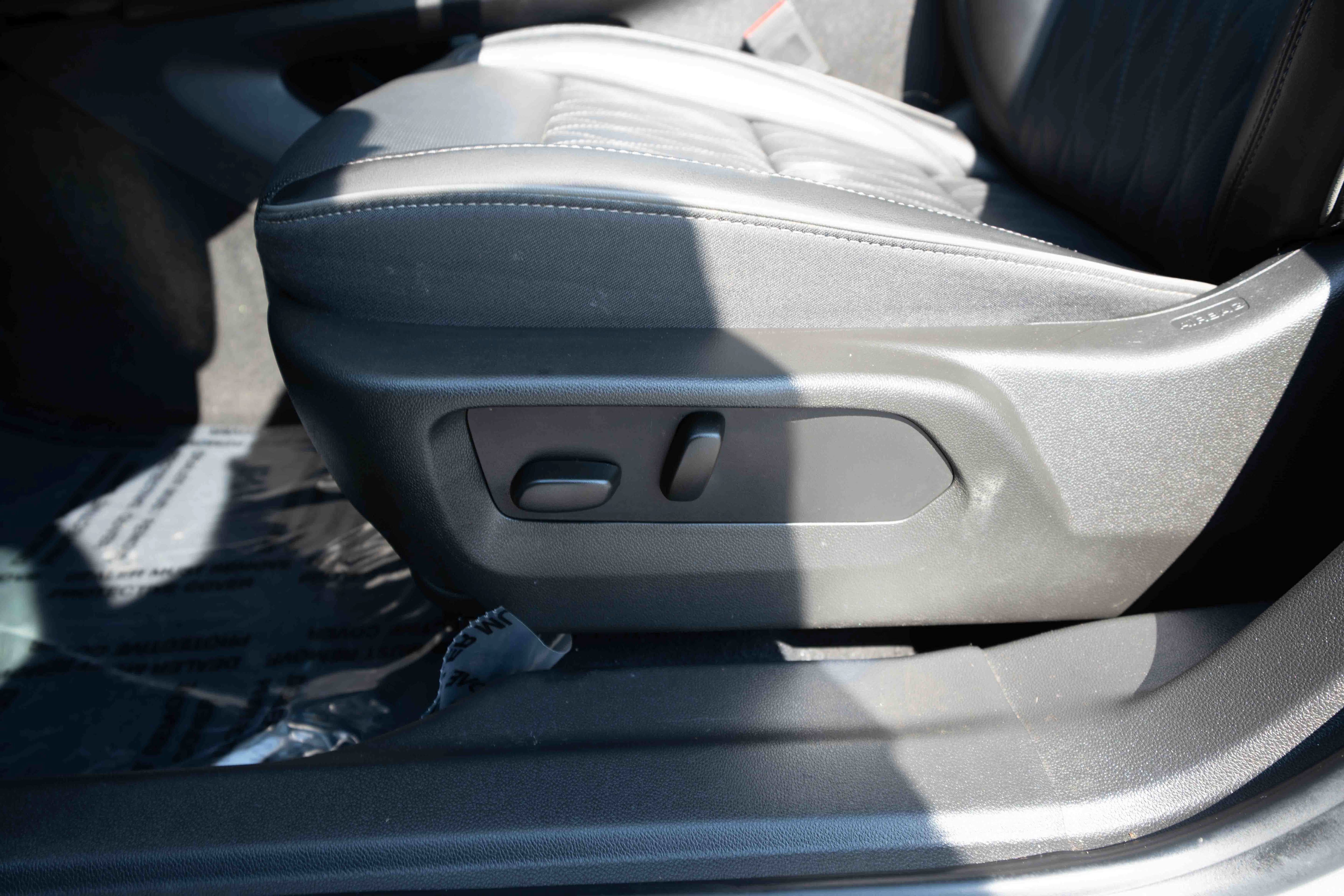 Used 2023 Buick Envision Avenir AWD/4WD image 12