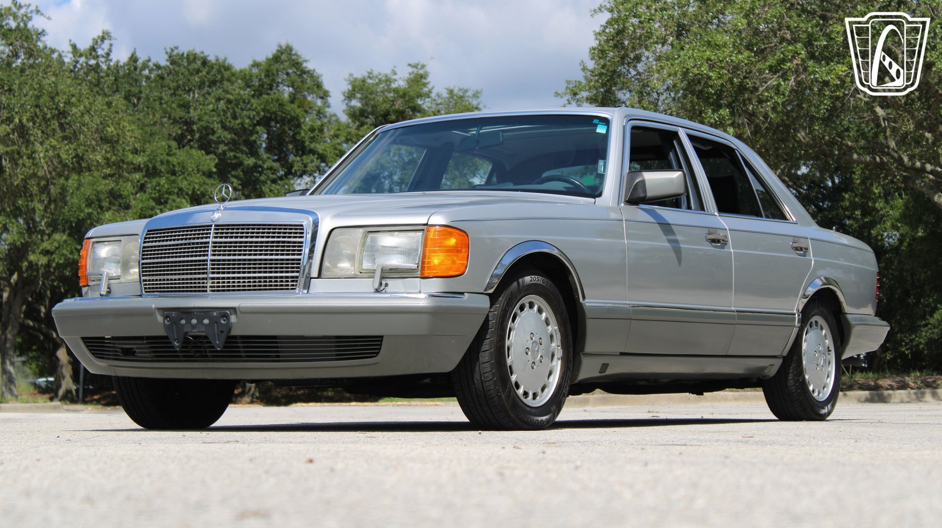 Used 1990 Mercedes-Benz 300 SE image 2