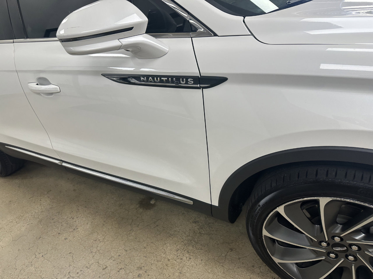 Used 2023 Lincoln Nautilus Reserve w/ Equipment Group 202A image 18