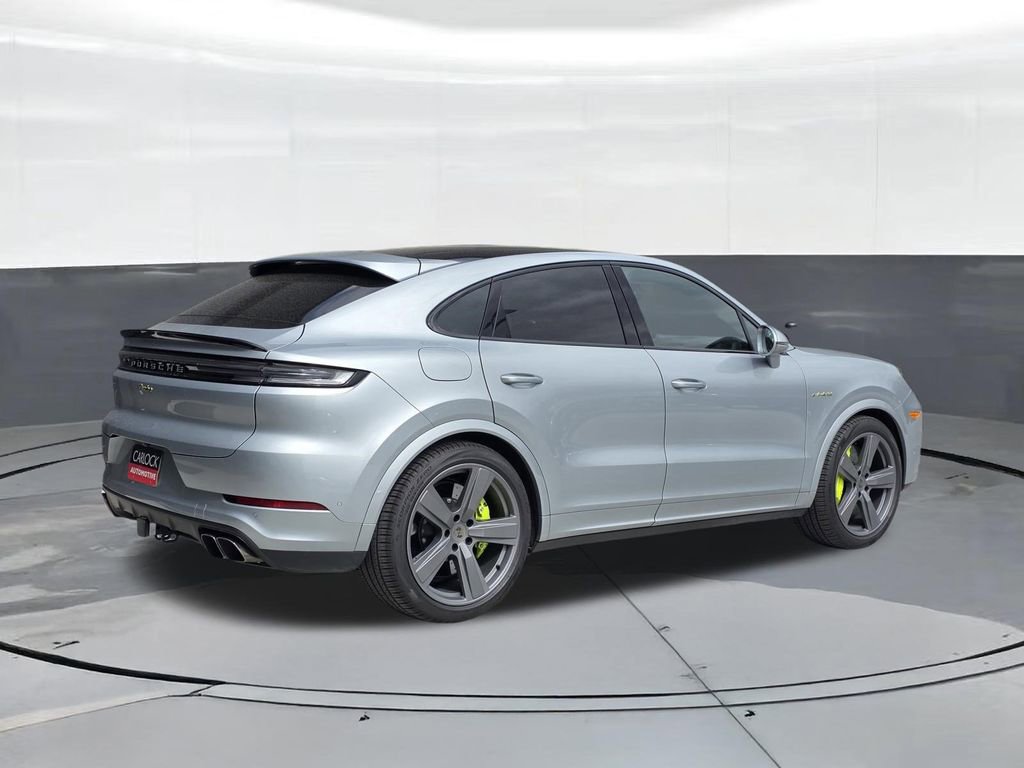 Certified 2025 Porsche Cayenne Turbo image 8