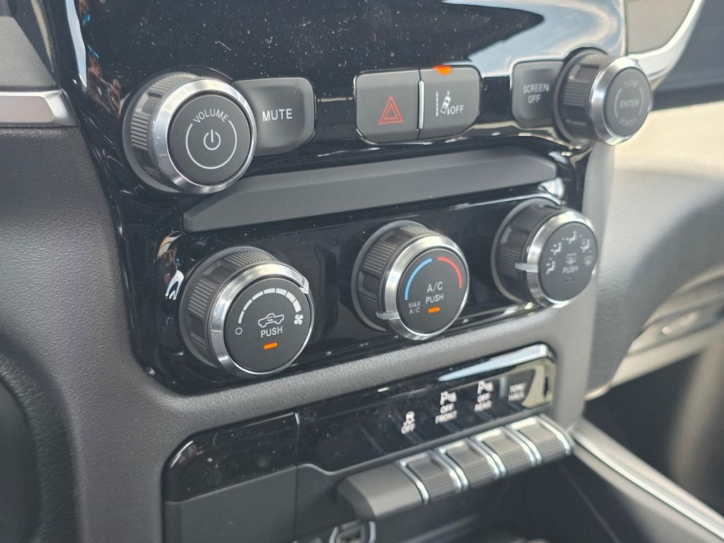 New 2026 RAM 1500 Big Horn w/ Sport Appearance Package AWD/4WD image 17