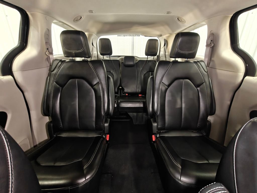 Used 2024 Chrysler Pacifica Touring-L image 21