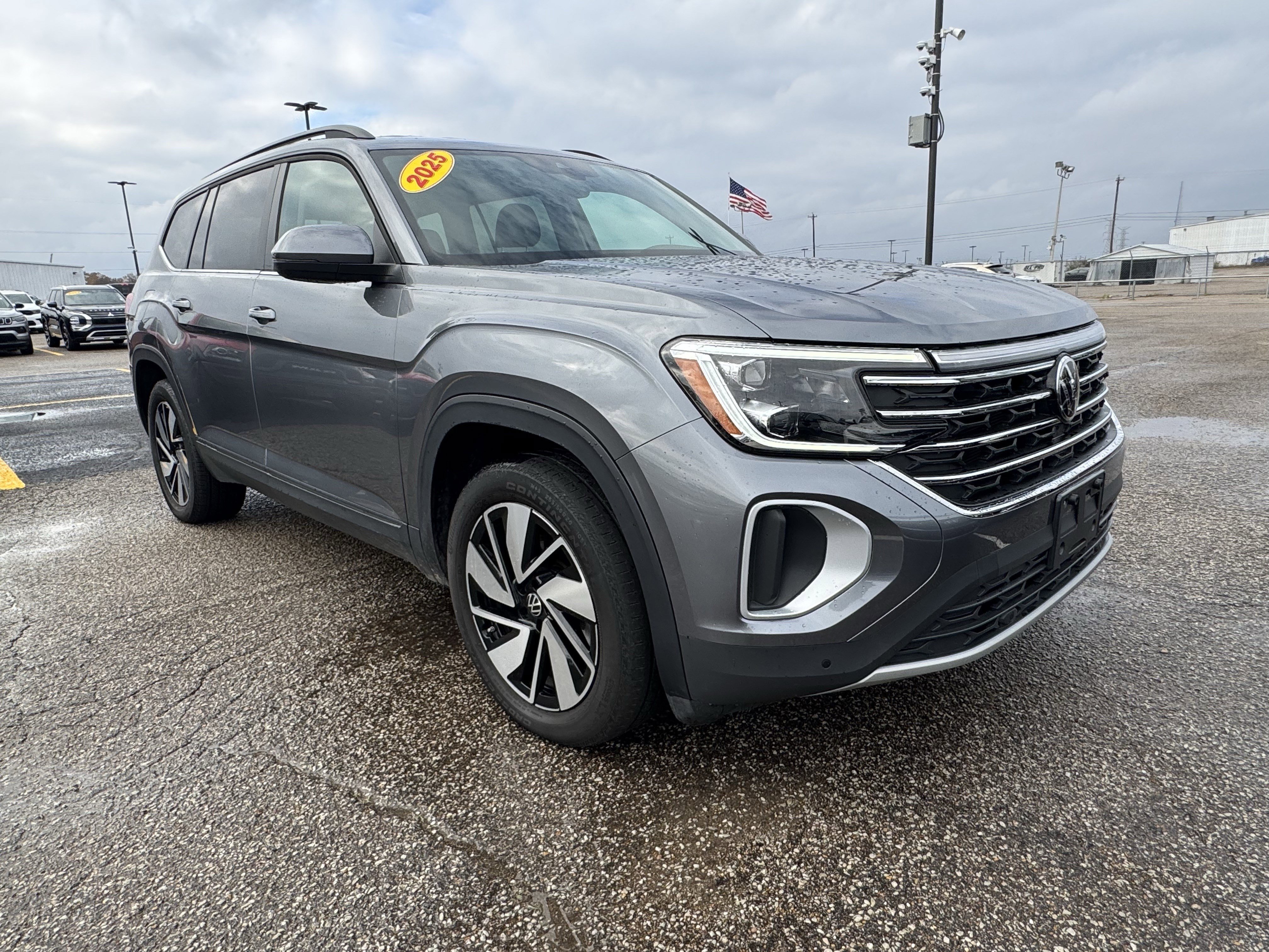 Used 2025 Volkswagen Atlas SE image 4