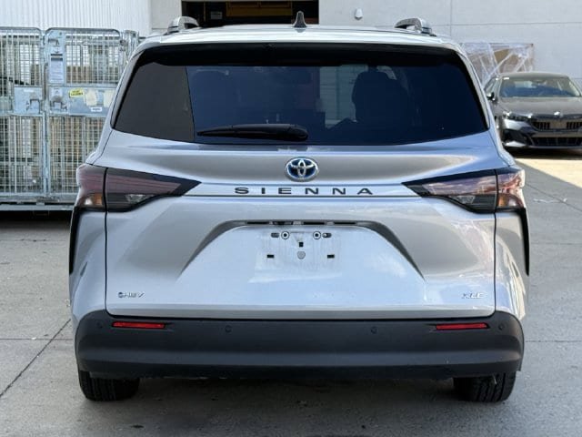 Used 2025 Toyota Sienna XLE FWD image 5
