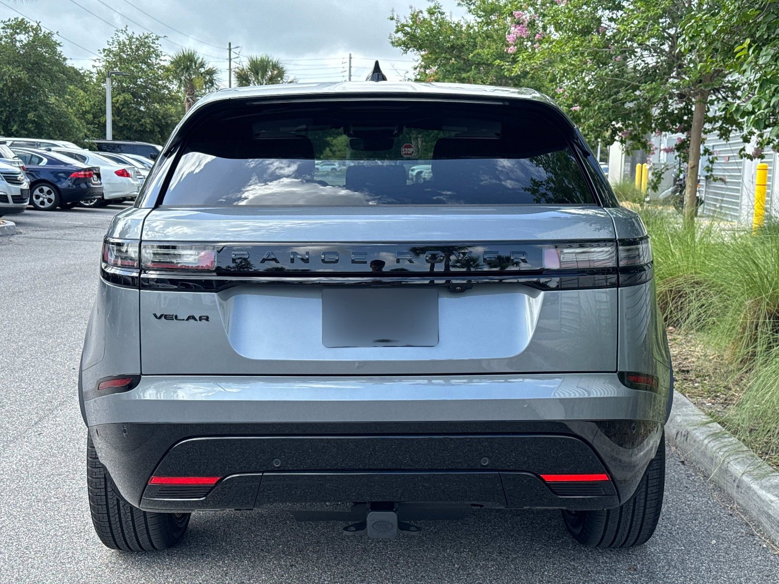 New 2026 Land Rover Range Rover Velar Dynamic SE image 3