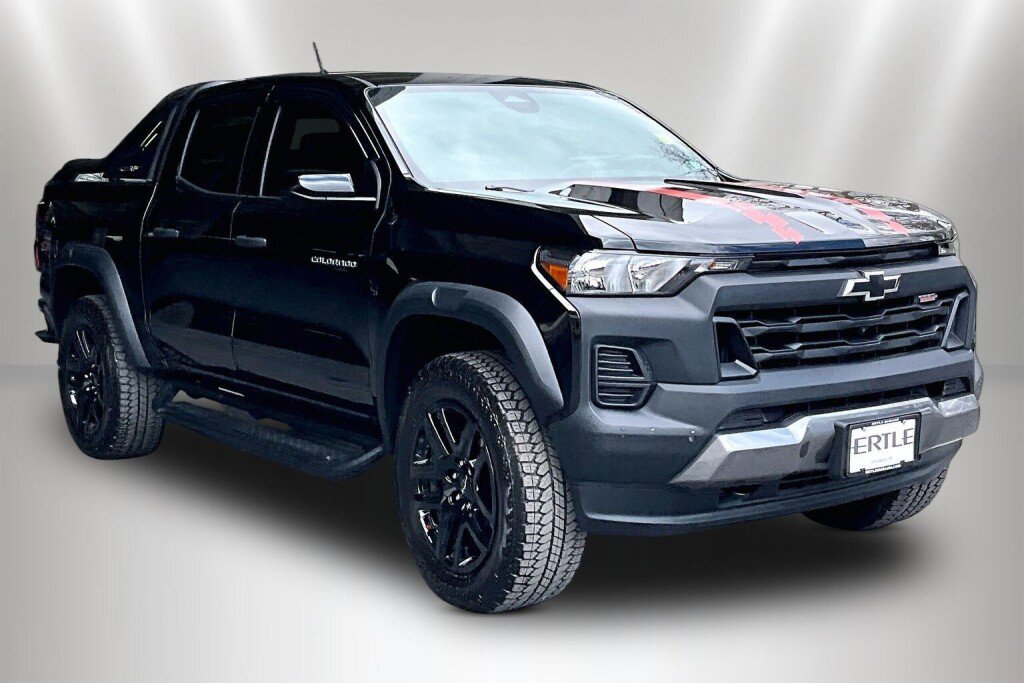 Used 2025 Chevrolet Colorado Trail Boss w/ Midnight Edition image 1