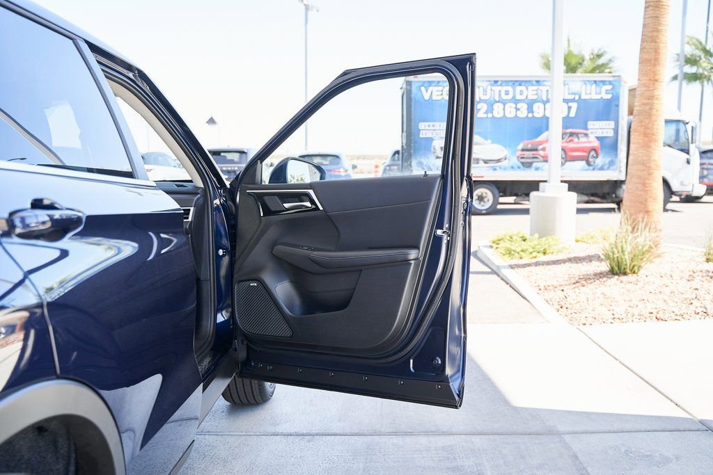 Used 2025 Mitsubishi Outlander SE FWD image 11