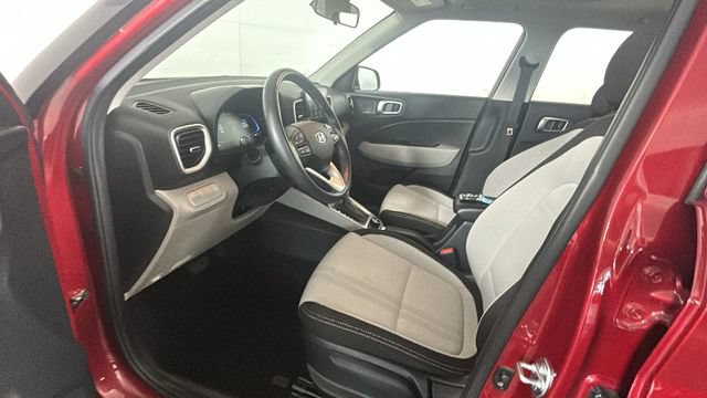 Used 2025 Hyundai Venue SEL FWD image 11