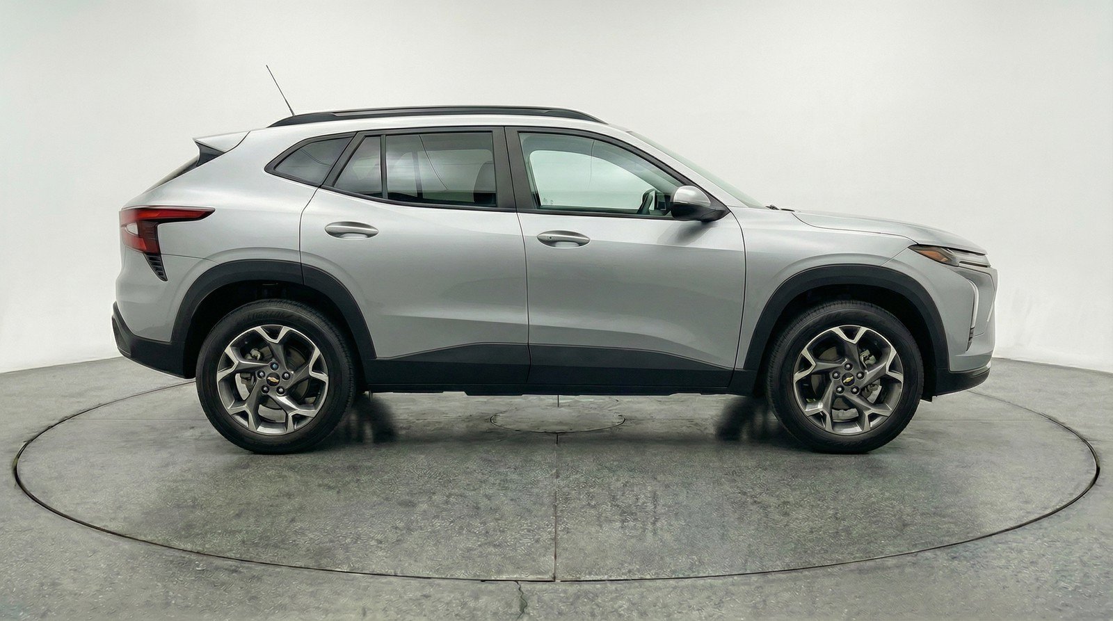 Used 2025 Chevrolet Trax LT w/ LT Convenience Package FWD image 11