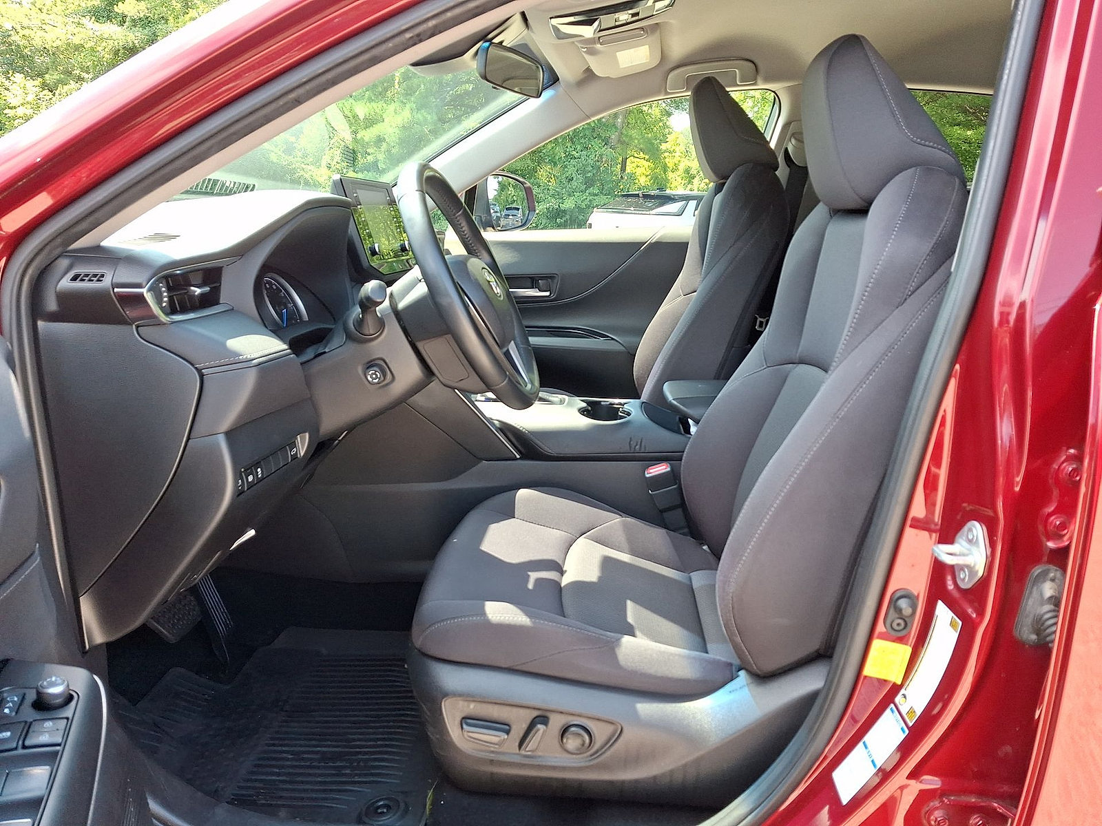 Used 2021 Toyota Venza LE AWD/4WD image 11