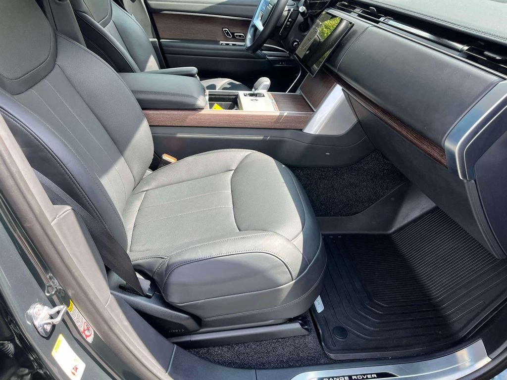 Certified 2025 Land Rover Range Rover SE AWD/4WD image 16
