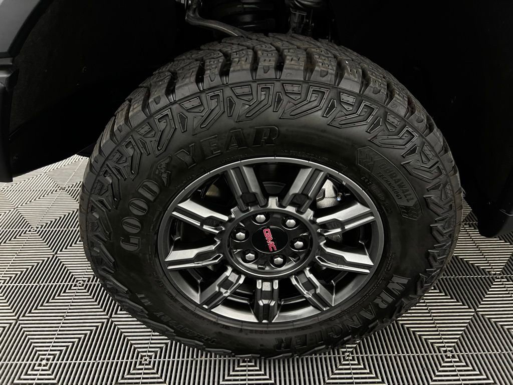 Used 2025 GMC Sierra 1500 AT4X image 12