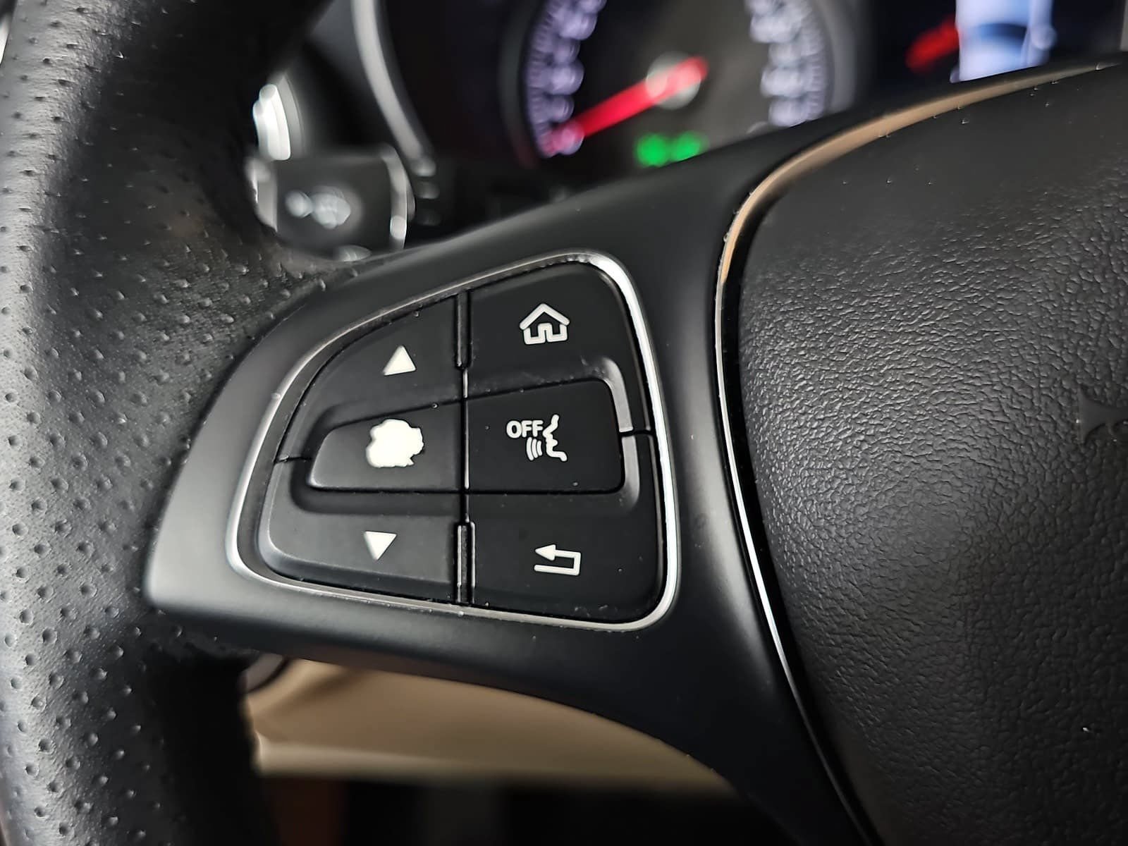 Used 2019 Mercedes-Benz GLC 300 w/ Premium Package image 17