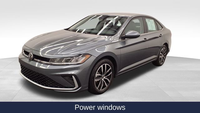 Used 2025 Volkswagen Jetta SE image 3