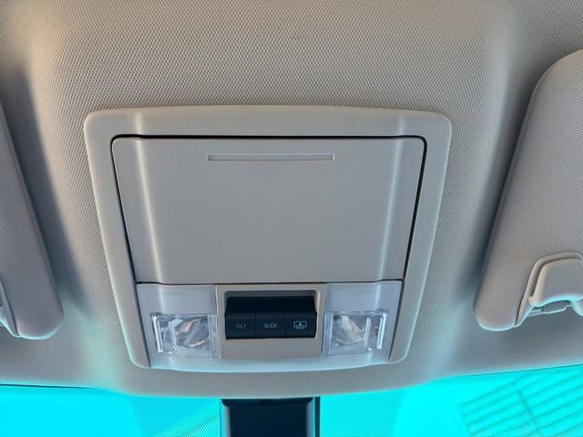 Used 2017 Ford Explorer Platinum image 12