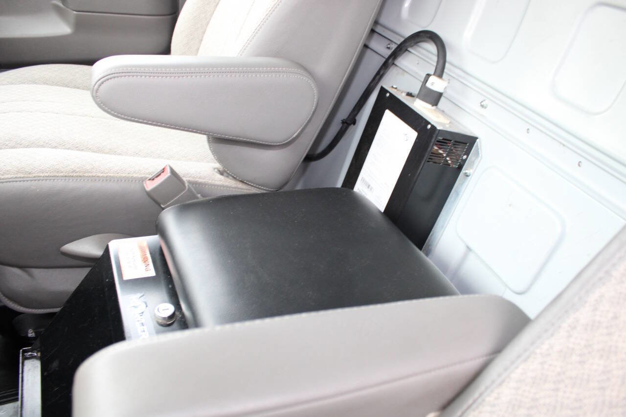 Used 2015 Chevrolet Express 2500 image 16