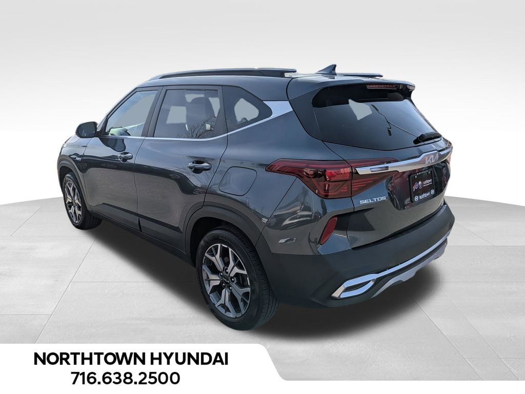 Used 2023 Kia Seltos EX image 3