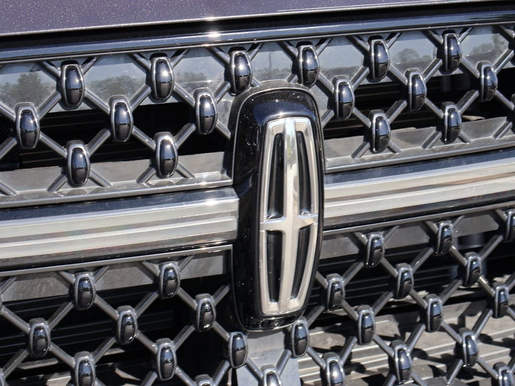 Used 2025 Lincoln Navigator Reserve w/ Jet Appearance Package AWD/4WD image 2