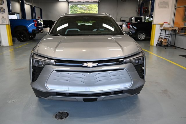 Used 2025 Chevrolet Blazer EV LT image 2