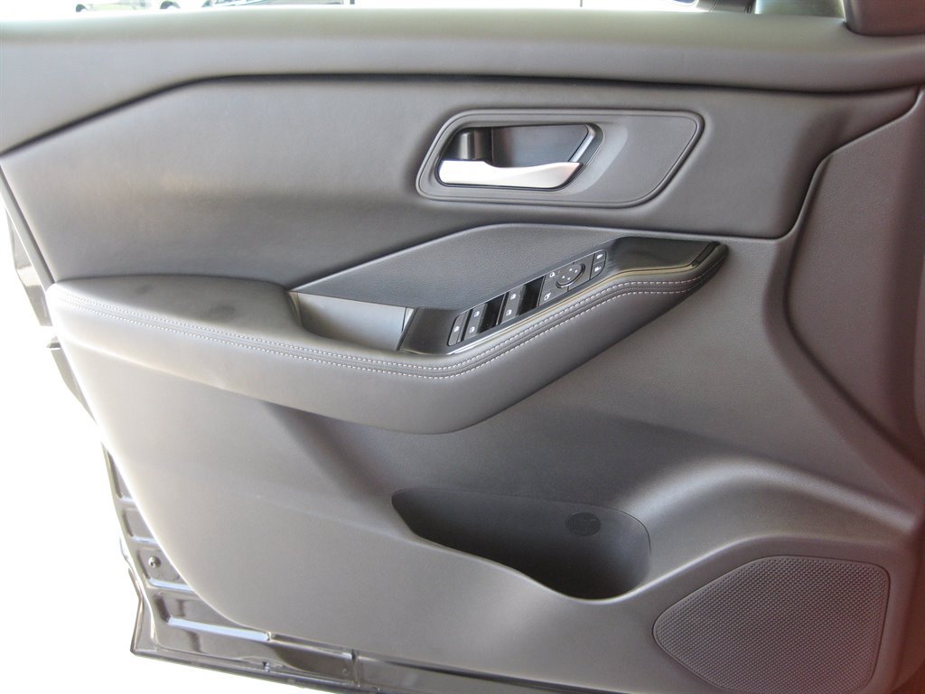 Used 2026 Nissan Rogue SV FWD image 19