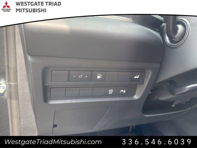 New 2025 Mitsubishi Outlander SE image 17